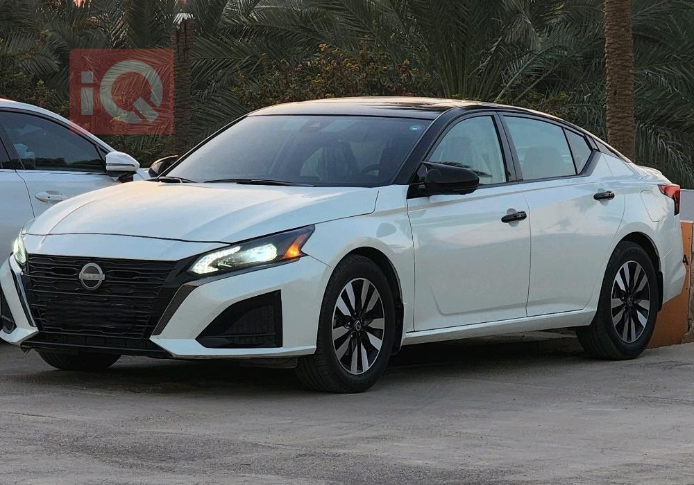 نيسان ألتيما